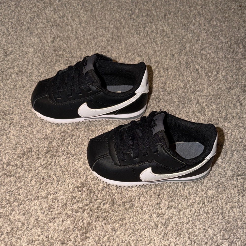 Nike Kids Black and White Sneakers